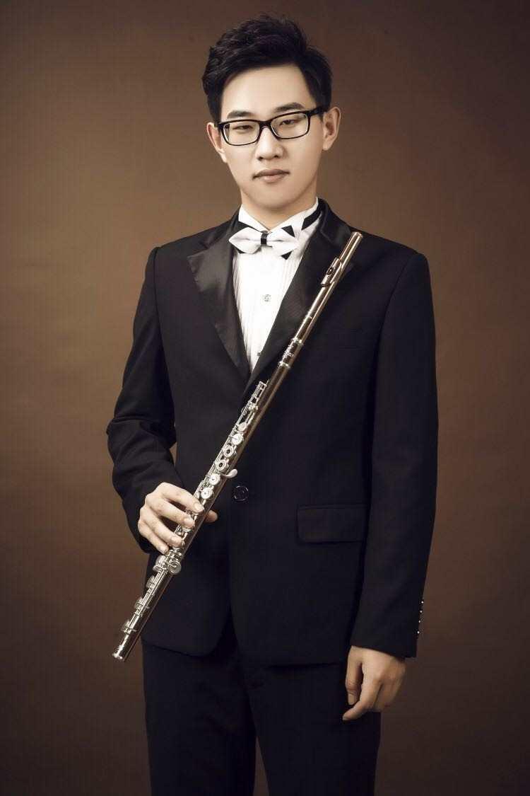 刘铁山,茅沅:瑶族舞曲8.比才:阿莱城姑娘7.贝多芬:作品27号第一乐章6.