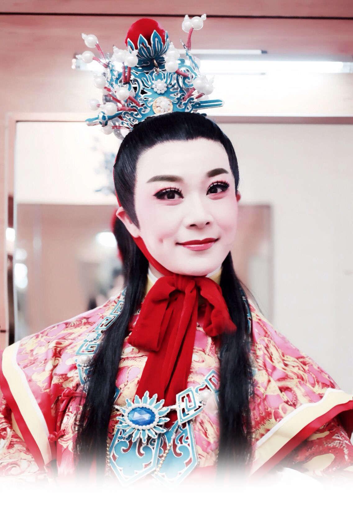 ("梅花奖"得主张小君饰演贾宝玉)