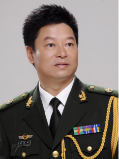 钱志刚 qian zhigang中国武警文工团男高音歌唱家,中国音乐学院声乐
