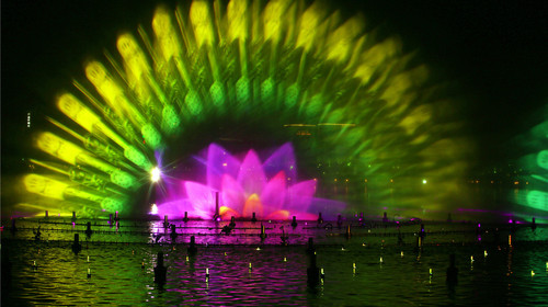 泉城夜宴明湖秀