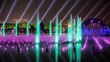 泉城夜宴明湖秀