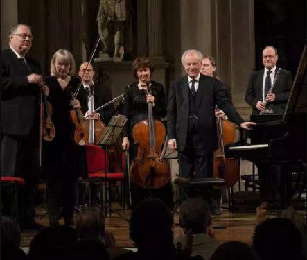 席夫与安德烈亚&middot;巴尔卡上海站