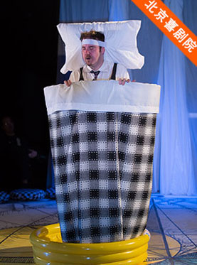 英国痴人妄语剧团《高兴起来》