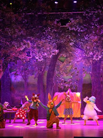 八喜・打开艺术之门 英国动漫舞台剧《彼得兔・守护万圣节》