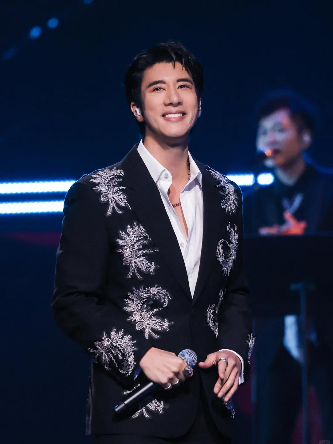 王力宏演唱会周边代购