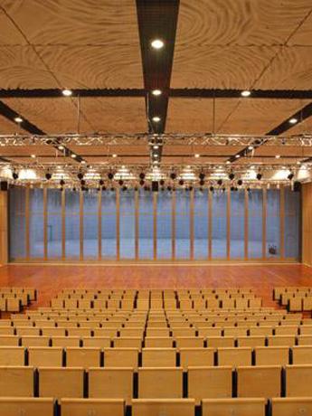 著名导演作品邀请展：任鸣导演作品——北京人民艺术剧院《结婚进行曲》