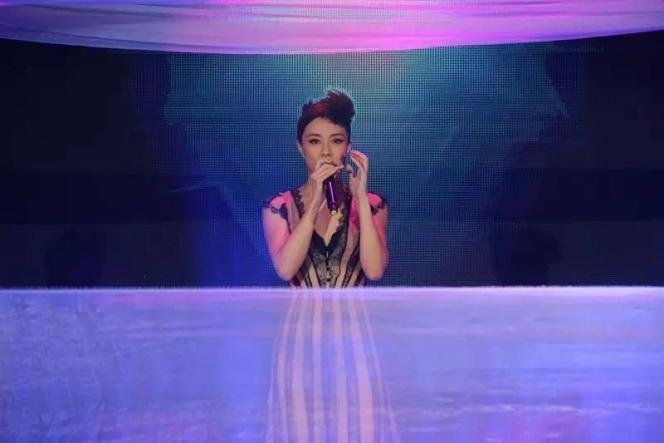 邓丽欣 等你约会我 演唱会深圳站