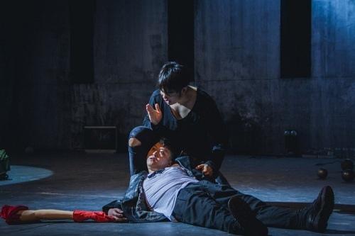 孟京辉荒诞喜剧《蛋》