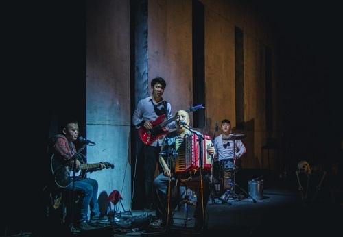 孟京辉荒诞喜剧《蛋》