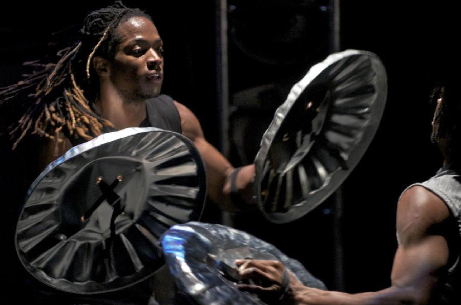 百老汇票房传奇《STOMP 破铜烂铁》 