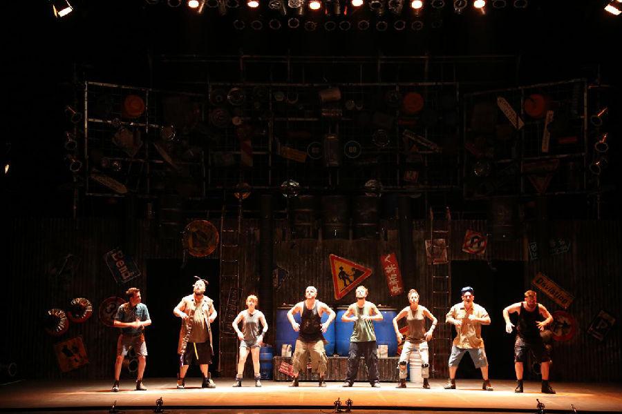 百老汇票房传奇《STOMP 破铜烂铁》 