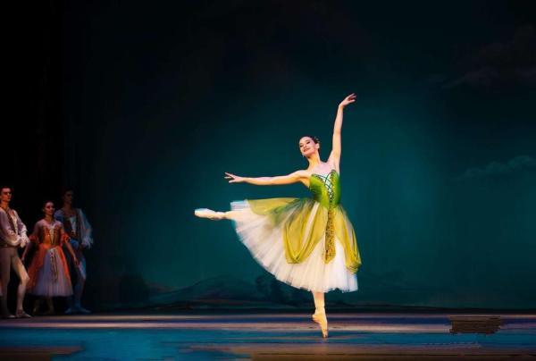 华艺星空·乌克兰基辅儿童芭蕾舞团《天鹅湖》