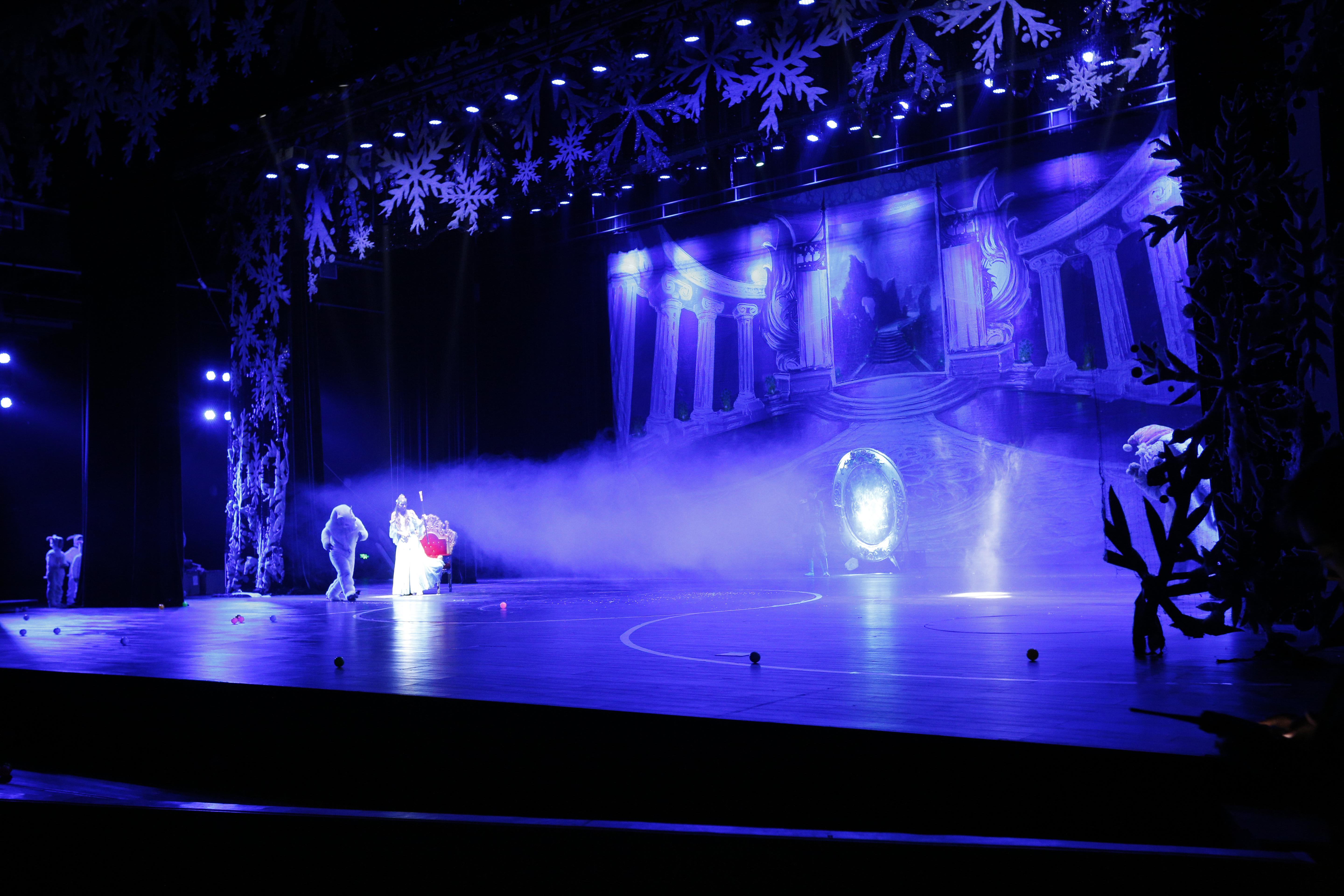 大型儿童魔幻舞台剧《冰雪奇缘》