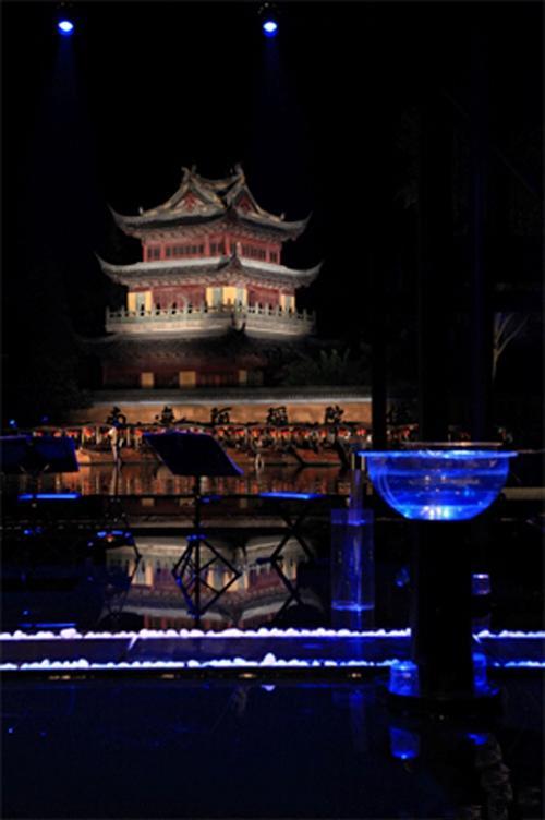 Image: https://img.piaoniu.com/assets/img/eBWBsknEtf.jpg 【上海站】谭盾 实景水乐·流动建筑水乐堂·天顶上的一滴水