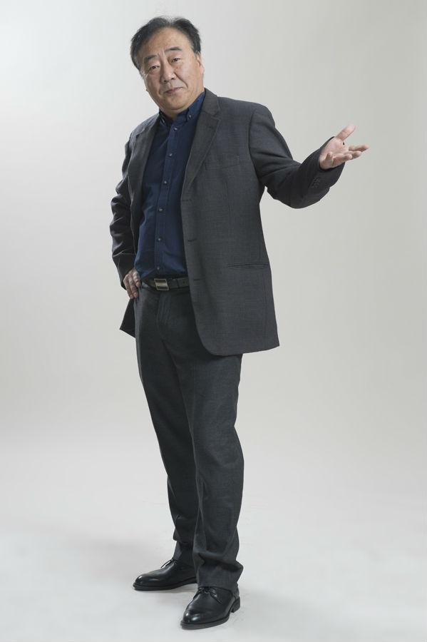 中国广播艺术团团长 ,艺术总监 国家一级演员 著名相声表演艺术家