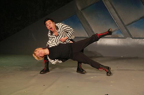 日本Gabez剧团舞蹈肢体默剧《大剧场》