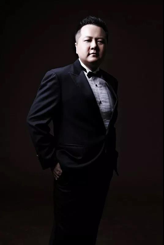 文工团青年男高音歌唱家 个人经历   陈苏威毕业于上海音乐学院芍乐