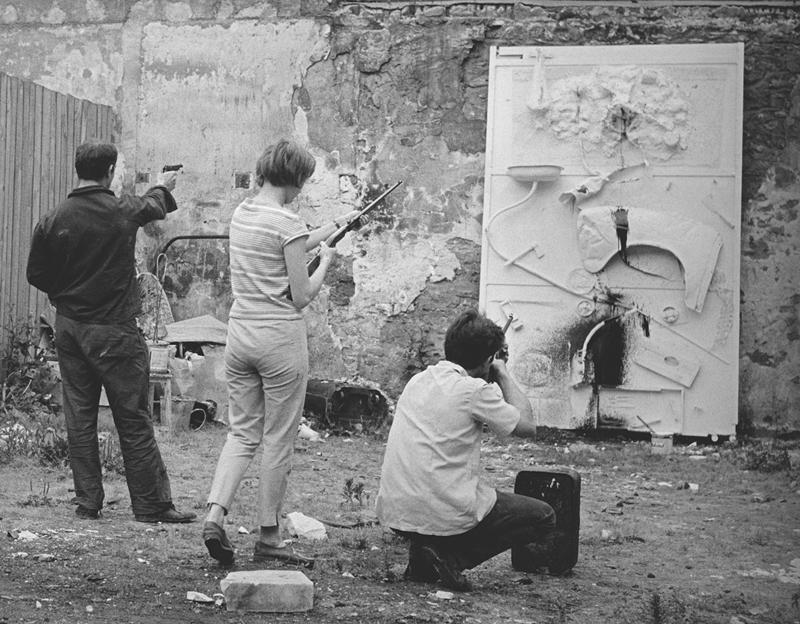 Jean Tinguely, Niki de Saint Phalle, and a third person during a shooting session in the Impasse Ronsin, 26 June 1961. Photo Shunk-Kender  J. Paul Getty Trust_副本.png