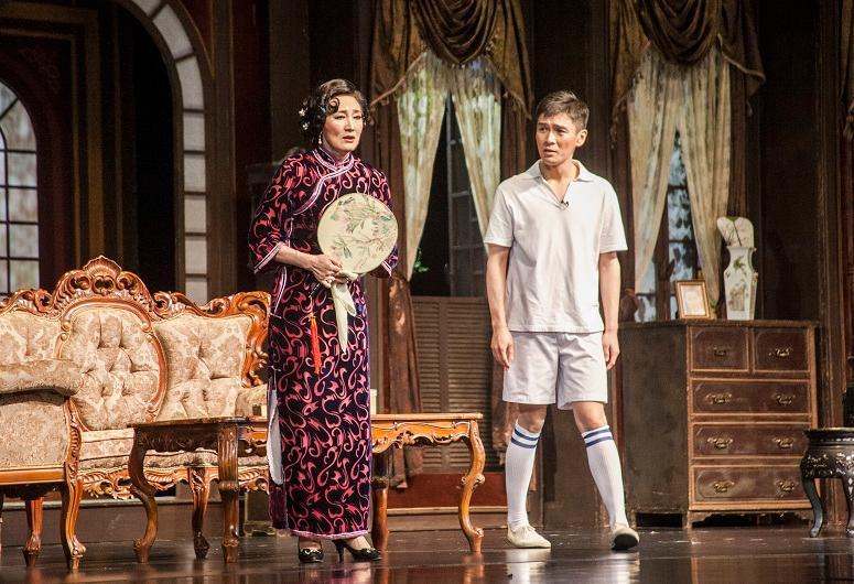 《雷雨》是曹禺的**个艺术生命,也是中国现代话剧成熟的标志.