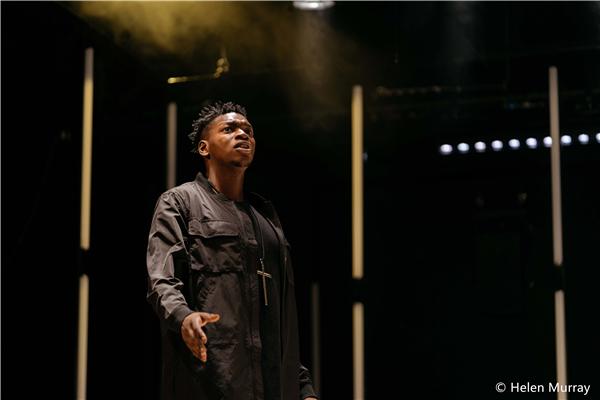 3. ETT Othello 2018_Victor Oshin (Othello)_Image Helen Murray_2_副本.jpg