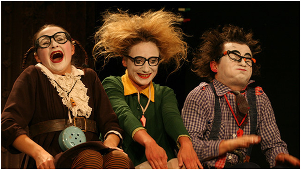 俄罗斯圣彼得堡赛蒙扬奇剧团《瞧这一家人》