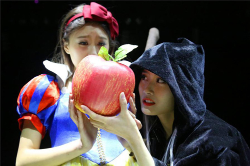 格林童话经典童话音乐儿童剧 《白雪公主与七个小矮人》 格林童话经典童话音乐儿童剧 《白雪公主与七个小矮人》