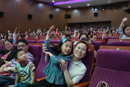 格林童话经典童话音乐儿童剧 《白雪公主与七个小矮人》 格林童话经典童话音乐儿童剧 《白雪公主与七个小矮人》