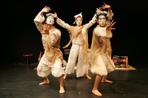 第二届上海国际喜剧节展演剧目 韩国旅行者剧团国际巡演版 莎士比亚《仲夏夜之梦》 第二届上海国际喜剧节展演剧目 韩国旅行者剧团国际巡演版 莎士比亚《仲夏夜之梦》