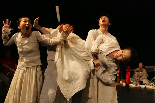 第二届上海国际喜剧节展演剧目 韩国旅行者剧团国际巡演版 莎士比亚《仲夏夜之梦》 第二届上海国际喜剧节展演剧目 韩国旅行者剧团国际巡演版 莎士比亚《仲夏夜之梦》