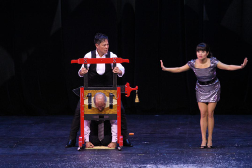 新加坡大型魔术剧《神奇圣诞夜》