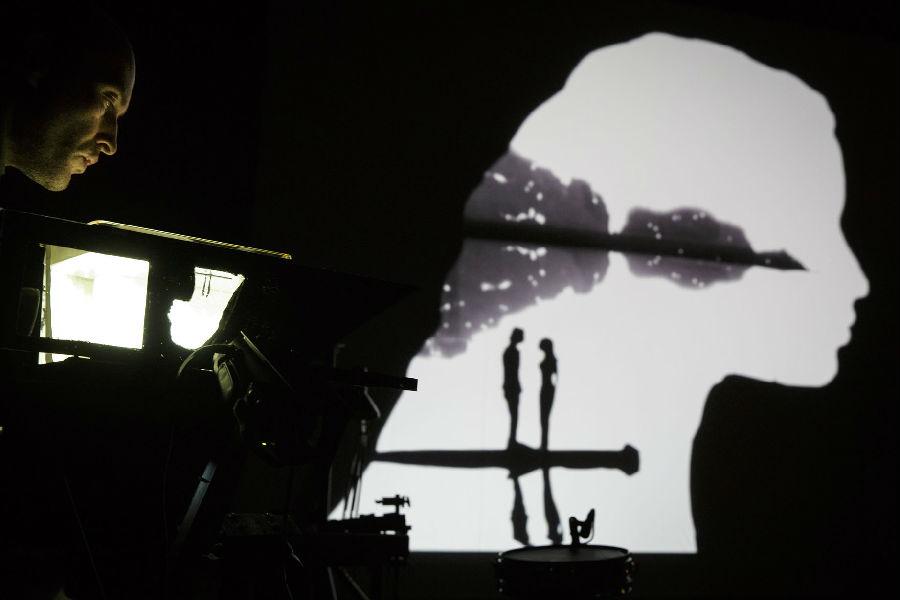 琥珀教育·陪你玩一夏 暗黑中的光明戏法 法国声光剧团《黑漆漆马戏团》